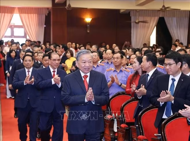 Party General Secretary To Lam and delegates at the first congress of the Party Organisation of Central Party Agencies for the 2025-2030 term (Photo: VNA)