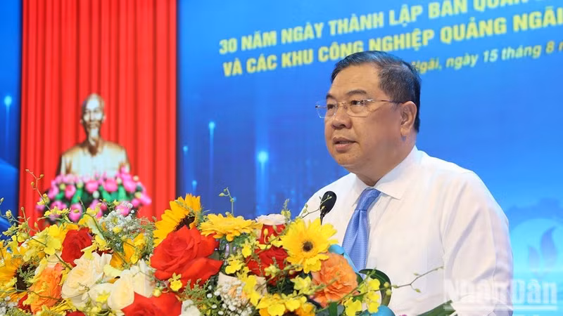 Standing Deputy Prime Minister Pham Gia Tuc speaks at the ceremony marking the 30th anniversary of the establishment of the Management Board of Dung Quat Economic Zone and Quang Ngai Industrial Zones. (Photo: NDO)