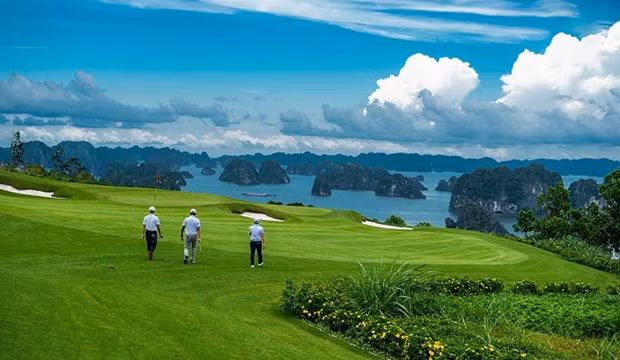 Quang Ninh resumes tourism in line with safe, flexible adaptation with COVID-19 ảnh 2 Quang Ninh resumes tourism in line with safe, flexible adaptation with COVID-19 ảnh 2