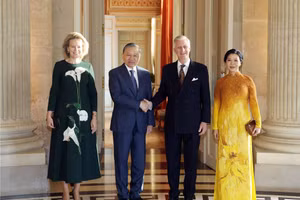 General Secretary of the Communist Party of Viet Nam Central Committee and President To Lam and his spouse meet with Belgian King Philippe and Queen Mathilde (Photo: VNA) 