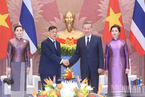 General Secretary of the Communist Party of Viet Nam Central Committee and President To Lam shakes hands with Thai King Maha Vajiralongkorn Phra Vajiraklaochaoyuhua on September 15, 2026.