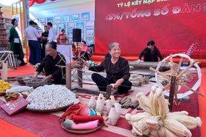 Hung Yen's traditional silk products.