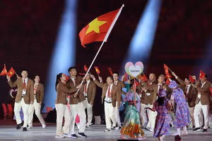 Members of the Vietnamese sports delegation parade at the opening ceremony of the 2026 Asian Games in Nagoya, Japan, on September 19, 2026. (Photo: Xinhua/VNA)