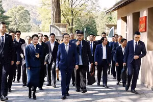 NA President Tran Thanh Man arrives at Zaoyuan revolutionary site, China’s Shaanxi province, on October 14, 2026. (Photo: VNA) 