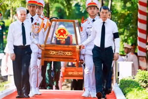 In pictures: Remains of fallen soldiers found at Le Thi Rieng Park laid to rest