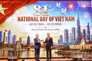Cambodian Deputy Prime Minister Neth Savoeun and Ambassador Nguyen Minh Vu toast the 81st anniversary of Viet Nam’s National Day. (Photo: DINH TRUONG)