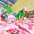 Packaging rice for export at Chon Chinh Import-Export Co., Ltd. (Dong Thap Province). (Photo: Khanh An)
