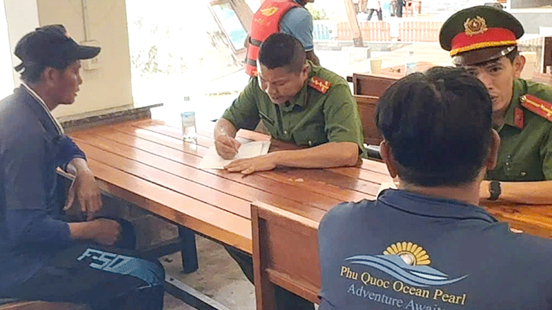 Police collect statements from crew members in the case (Photo: VNA)