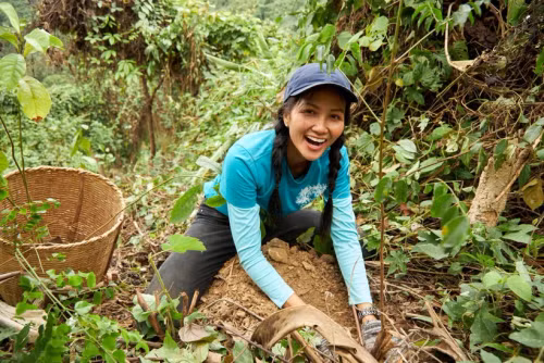 H'Hen Nie has participated in various reforestation campaigns (Photo: VN+) H'Hen Nie has participated in various reforestation campaigns (Photo: VN+)
