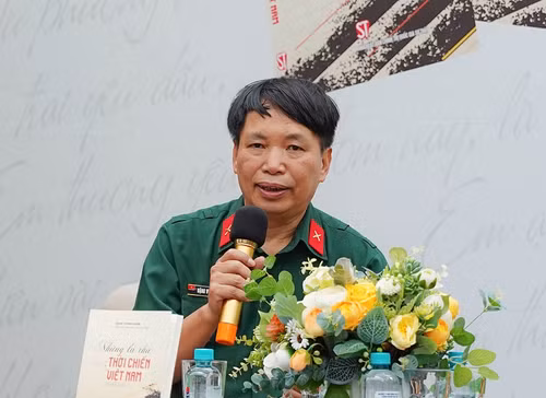 War veteran, poet, and journalist Dang Vuong Hung War veteran, poet, and journalist Dang Vuong Hung