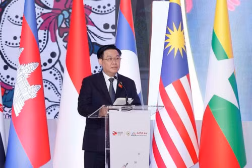 NA Chairman Vuong Dinh Hue delivers his speech at the first plenary session of the 44th ASEAN Inter-Parliamentary Assembly in Jakarta, Indonesia on August 7, 2023 (Photo: VNA)