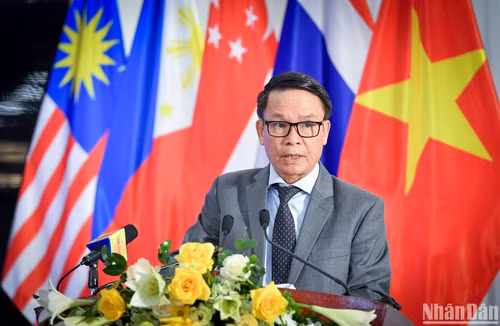 Permanent Vice Chairman of the Vietnam Journalists Association Nguyen Duc Loi speaking at the opening ceremony Permanent Vice Chairman of the Vietnam Journalists Association Nguyen Duc Loi speaking at the opening ceremony