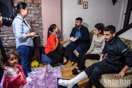 Female Vietnamese expatriates actively support Turkey’s earthquake victims (Photo: NDO/Thanh Dat)