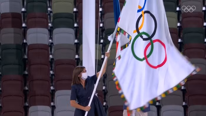 Fireworks illuminate Tokyo as Japan take its Olympic bow ảnh 23