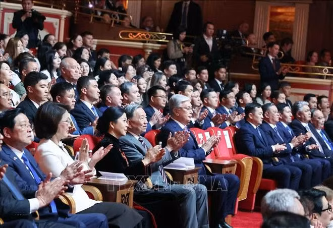 Party General Secretary attends Viet Nam–Kazakhstan friendship concert ảnh 1