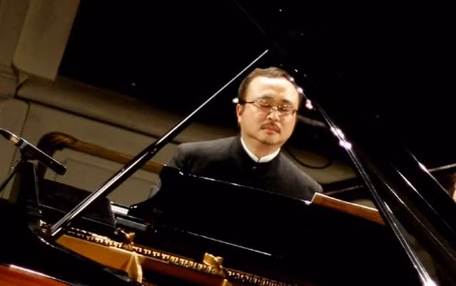 Vietnamese People's Artist Dang Thai Son will join the concert. 