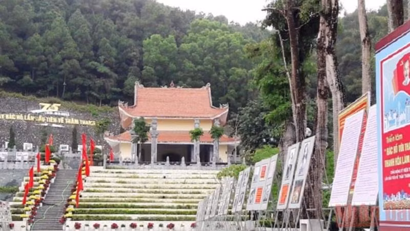 An exhibition entitled "Uncle Ho and Thanh Hoa - Thanh Hoa following Uncle Ho's teachings" was held at the complex of Rung Thong monuments and landscapes in Dong Son District, Thanh Hoa Province.