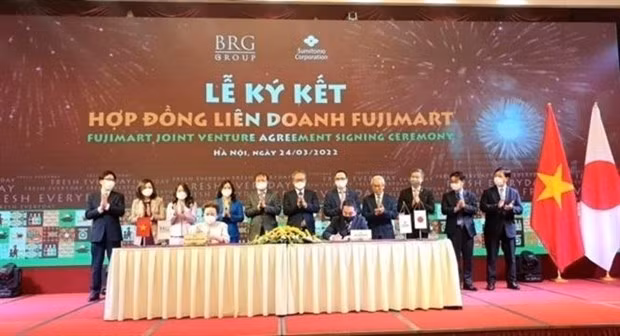 At the signing ceremony (Photo: VNA)