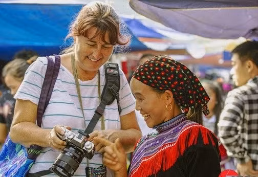 A friendly attitude with a positive view on strangers and people of other cultures has helped Vietnam to reach the top ten friendliest countries in the world (Photo: VNA)
