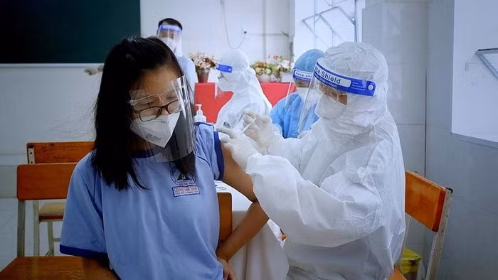 Hanoi plans to vaccinate more than 95% of children aged 12 - 17 against COVID-19. (Illustrative image/Source: HCDC)