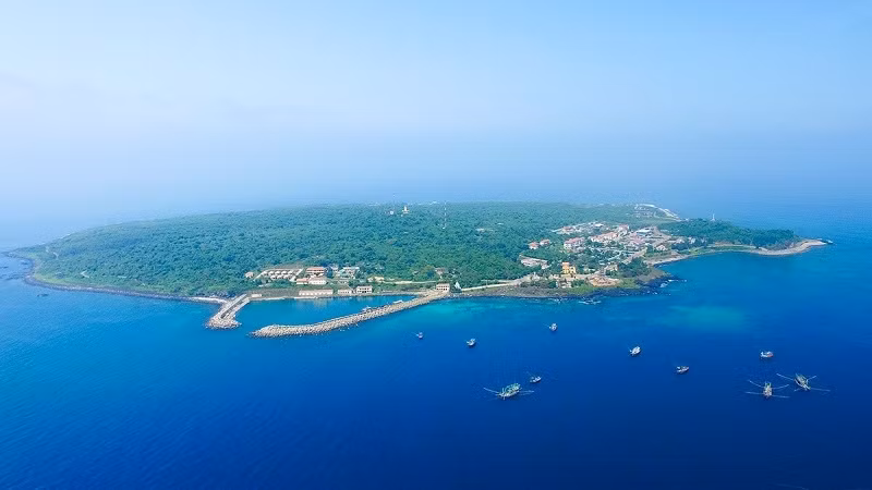 Con Co – a peaceful little island in the middle of the East Sea (Photo: quangtri.gov)