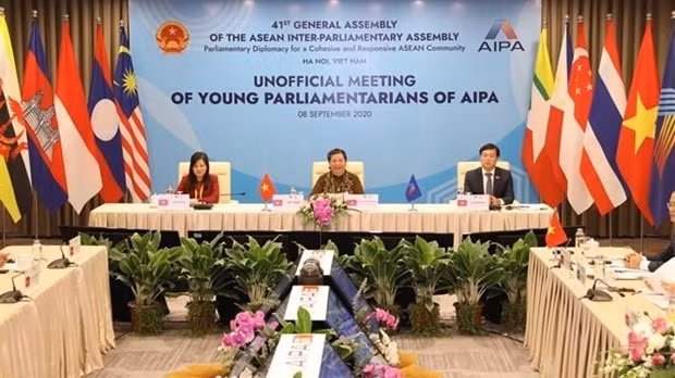 Permanent Vice Chairwoman of the National Assembly (NA) of Vietnam Tong Thi Phong speaks at the Unofficial Meeting of Young Parliamentarians of ASEAN Inter-Parliamentary Assembly. (Photo: VNA)