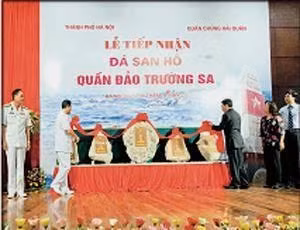 Hanoi receives coral from Truong Sa archipelago