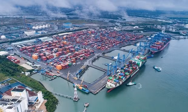 A national marine spatial master plan is being developed, aiming to fuel the sustainable development of marine economic clusters and establish sea-based economic hubs by 2030. (Photo: VNA)