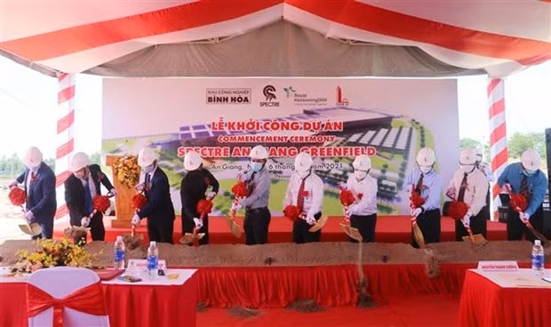 The groundbreaking ceremony for the construction of Specter An Giang Garment Technology Co.Ltd . (Photo:VNA)