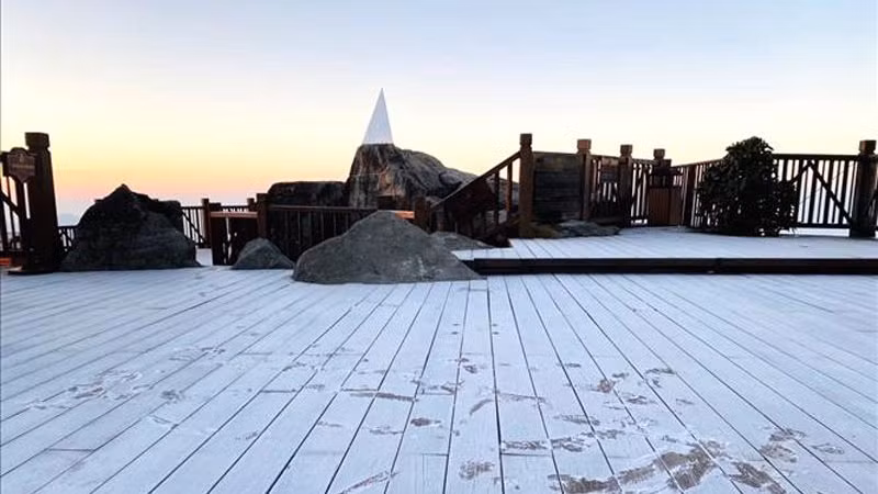 Snowfall on Mt Fansipan (Photo: VNA/File photo)