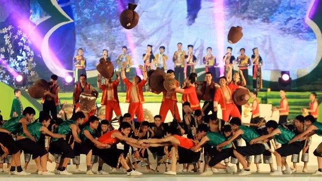 A performance inspired by the unique culture of ethnic groups in the locality (Source: VNA)