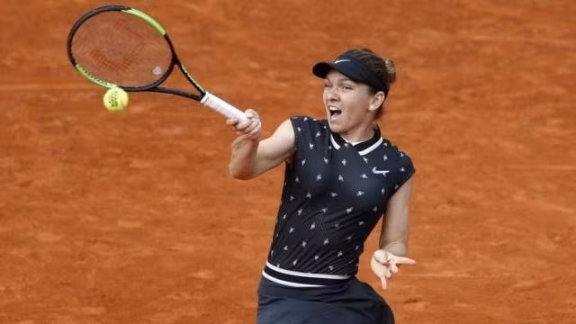 Romania's Simona Halep in action during her fourth round match against Poland's Iga Swiatek - French Open - Roland Garros, Paris, France - June 3, 2019. (Photo: Reuters)