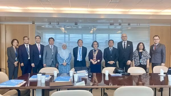 Ambassadors, permanent representatives of ASEAN member countries at the meeting. (Source: baoquocte.vn)