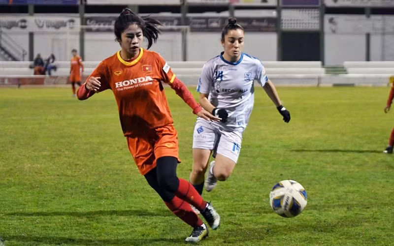 Thanh Nha claim a 3-0 victory for the Vietnam women's football team in a friendly match against Pozoalbense. (Photo: VFF)