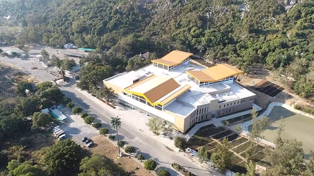 Ba Den cable car station 