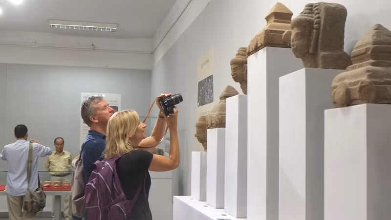 Visitors at the exhibition showcasing artefacts unearthed from archaeological sites in Da Nang city (Photo: VGP)