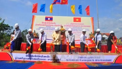 The ceremony to kick off construction of the Xa Ot bridge