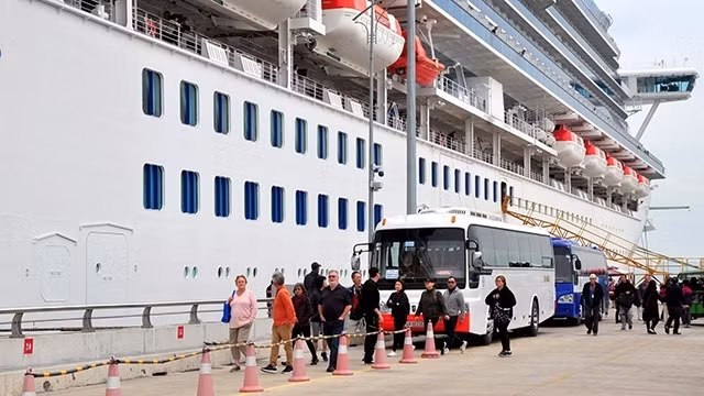 Ha Long International Cruise Port receives over 2,500 cruise tourists 