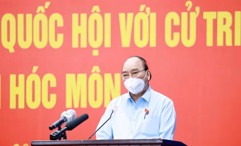 President Nguyen Xuan Phuc speaking at the meeting with voters in Cu Chi and Hoc Mon districts. (Photo: VGP)