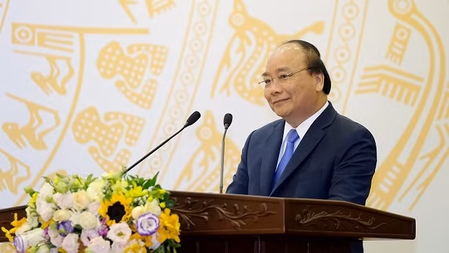 PM Nguyen Xuan Phuc speaks at the meeting. (Photo: VGP)
