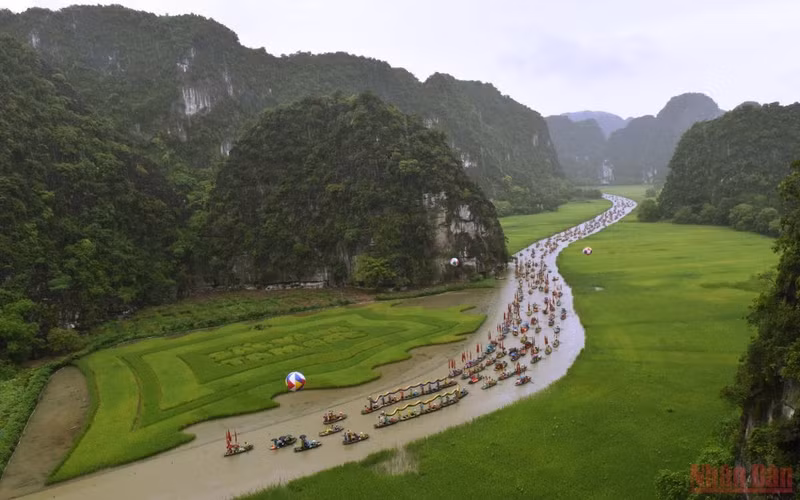 Tam Coc - Bich Dong on the opening day of the tourism week.