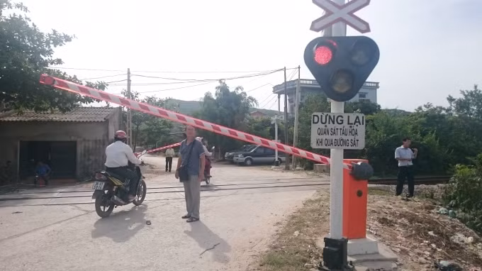 A railway crossing in Vietnam