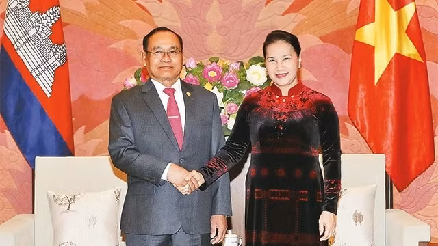 National Assembly Chairwoman Nguyen Thi Kim Ngan and Cambodian Senate Vice President Tep Ngorn. (Photo: VNA)