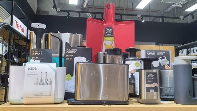 British-brand Joseph Joseph housewares on a shelf of the Wundertute store in Aeon Mall Ha Dong. (Photo: VNA)