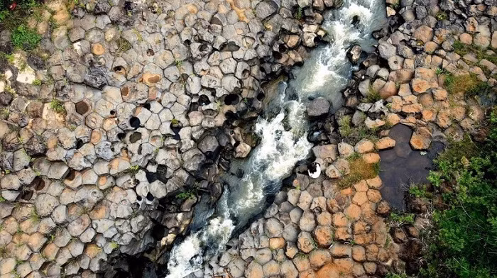 Seen from above, the ancient rocky outcrop looks like a giant honeycomb. (Photo: Wanderlust) 