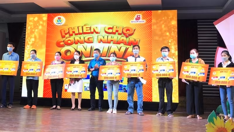 Workers are provided with vouchers from the organising board.