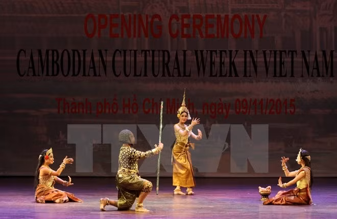An art performance by Cambodan artists at the opening ceremony (Credti: VNA)