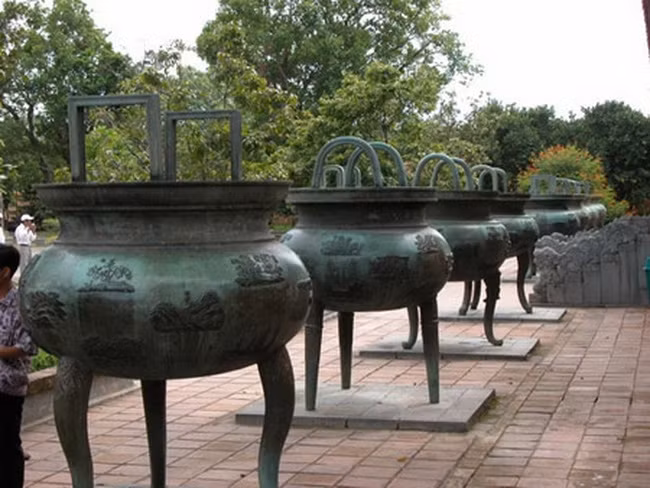 "Cuu Dinh”, or Nine Dynastic Urns, is seeking UNESCO recognition as the world’s documentary heritage under the Memory of the World Programme. (Photo: VTV)