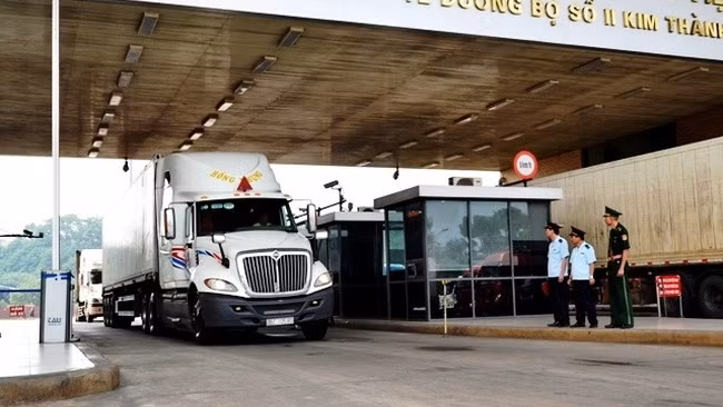The export of agricultural products through Kim Thanh Border Gate in Lao Cai province - (Photo: NDO)