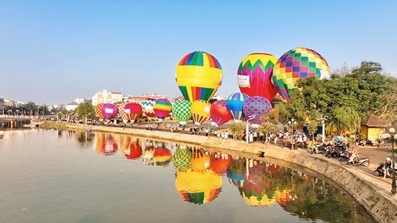 The hot air balloon festival takes place in March 2022 in Hoi An. (Photo: Tan Nguyen)
